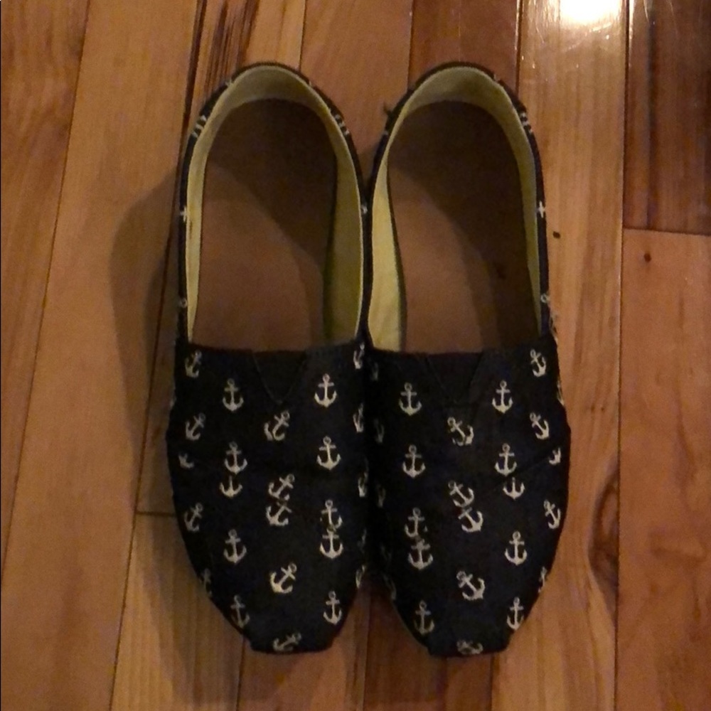 Toms